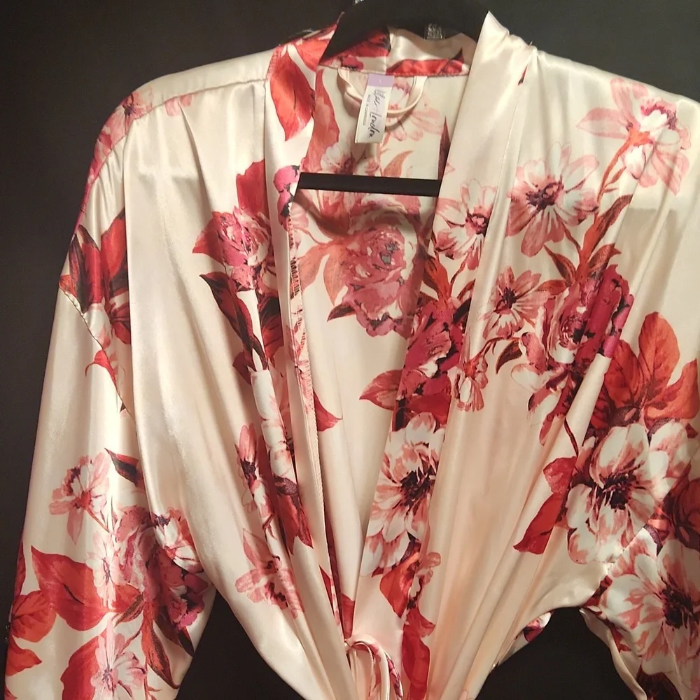 Satin Robe - Picture 4 of 9